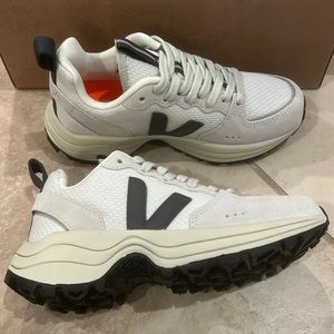 Veja Venturi Sneakers NEVER WORE